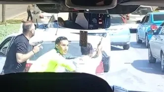 Dehşet dolu anlar! Taksiciyi rehin alıp polise pompalı tüfekle ateş açtı: Film gibi kovalamaca kamerada