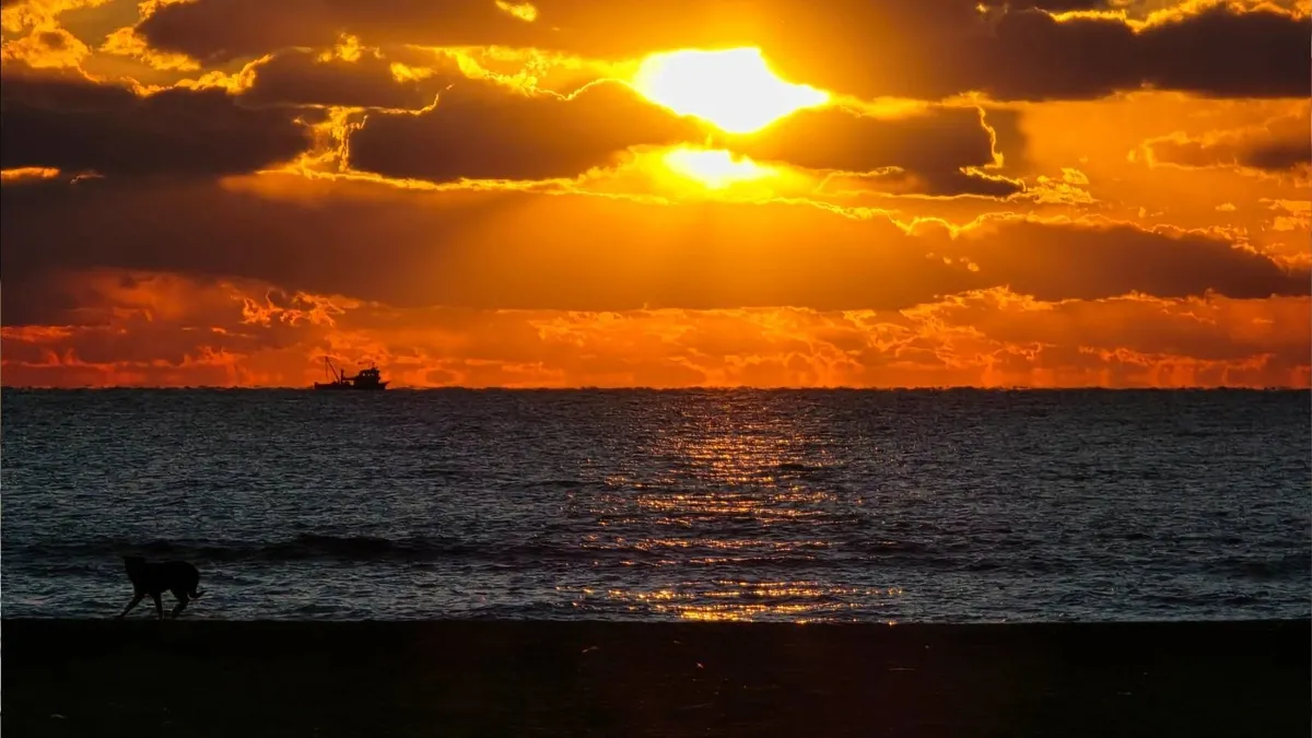 Hatay'da gün batımı kartpostallık görüntü oluşturdu