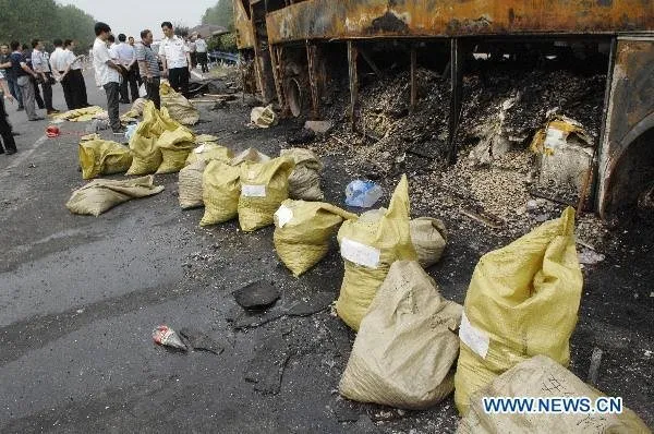 Çin’de otobüs yandı: 41 ölü