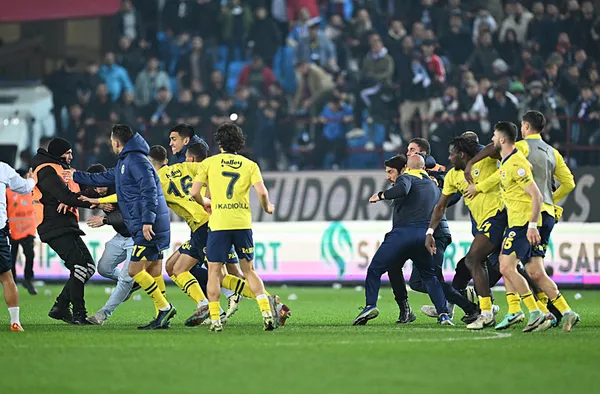 olaganustu-toplanti-karari-fenerbahce-super-ligden-cekilecek-mi-1710776759657.jpg Olağanüstü toplantı kararı! Fenerbahçe Süper Lig'den çekilecek mi? - 2