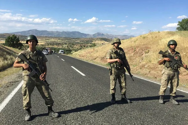 Diyarbakır'da trafik kazası: 5 ölü, 5 yaralı - 1