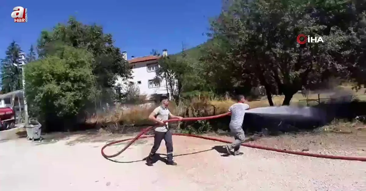 Kopan elektrik telleri yangın çıkarttı