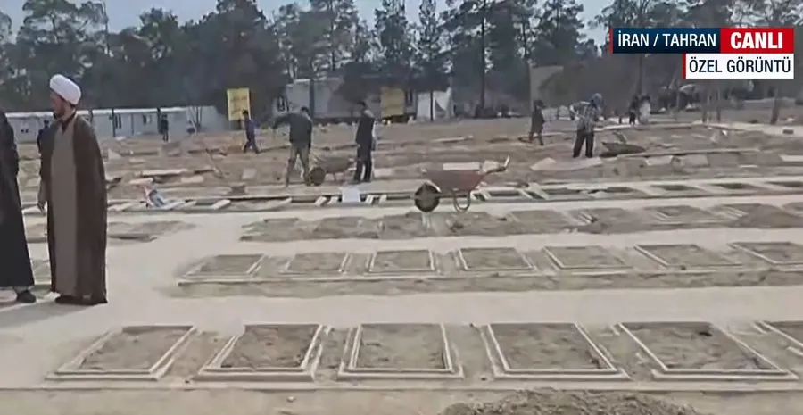 Tahran'daki Beheşti Zehra mezarlığından görüntü