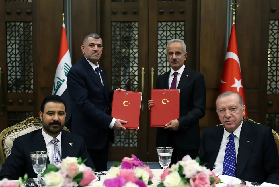 bakan-uraloglu-kalkinma-yolunda-tarihi-imzanin-perde-arkasini-a-haberde-anlatti-baskan-erdogan-krize-noktayi-b-1785784813034.jpg Bakan Uraloğlu, Kalkınma Yolu mutabakatının perde arkasını A Haber'de anlattı! Başkan Erdoğan sürece böyle yön verdi - 3