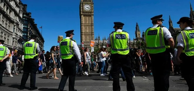 Başbakan May Londra’da protesto edildi