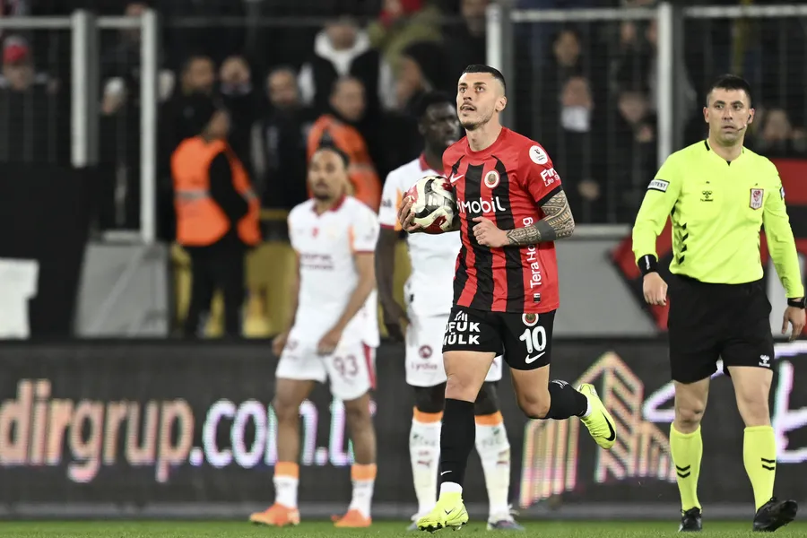 galatasaray-ankarada-hata-yapmadi-lider-derbi-oncesi-moral-depoladi-1776539452310.jpg Fotoğraf (AA)