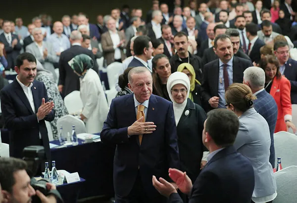 Son dakika: AK Parti Kızılcahamam’da kampa girdi! Programın açılış konuşması Başkan Erdoğan’dan! İşte parola: Rahat ol Türkiye emin ellerdesin