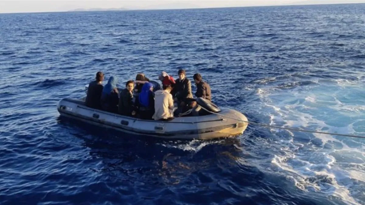 Çanakkale açıklarında 8 düzensiz göçmen kurtarıldı