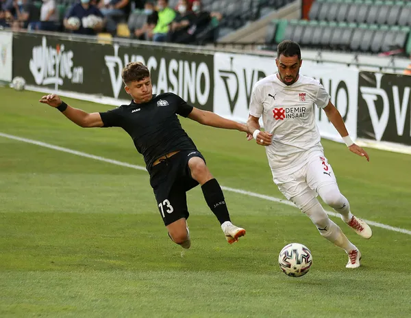 Sivasspor avantajı kaptı: Petrocub 0-1 Sivasspor MAÇ SONUCU-ÖZET