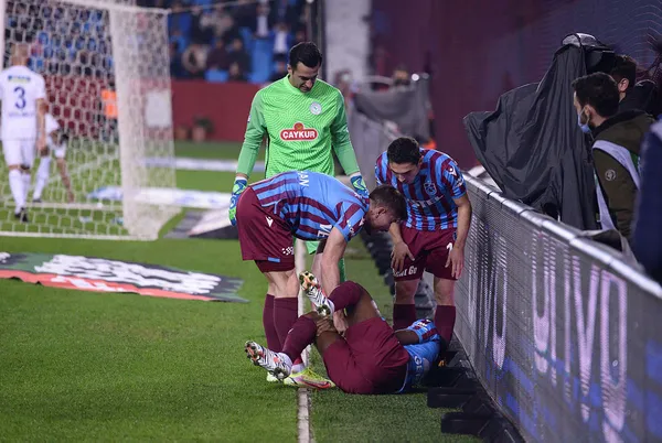 Trabzonspor’da Gervinho’nun çapraz bağları koptu! Yıldız oyuncunun sezonu kapattığı iddia edildi