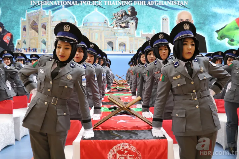 Afgan polisler Sivas'ta Kur'an'a el basıp mezun oldu 10