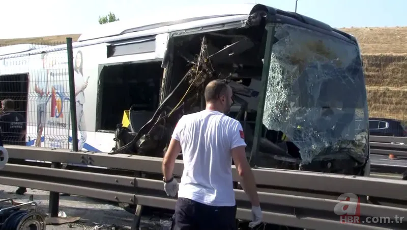 Sefaköy'de iki metrobüs çarpıştı! İşte kaza yerinden görüntüler 19