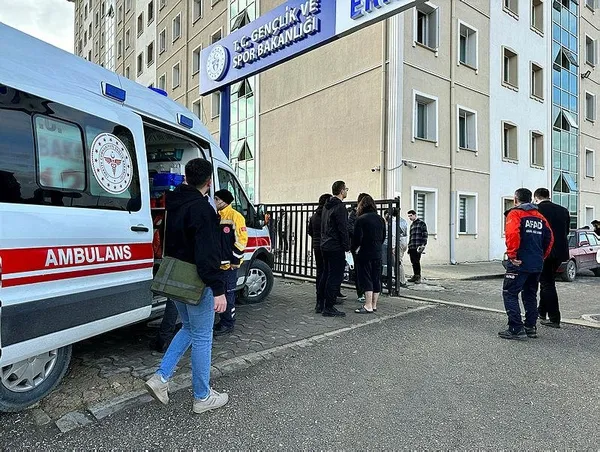 1704301135191.jpeg Rüzgar taşıdı 86 öğrenci hastanelik oldu! O ilde göz yaşartıcı gaz paniği - 1