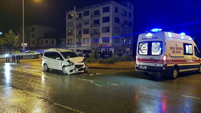 samsunda-kavsakta-kaza-4-yarali-1720329346679.jpeg Samsun'da kavşakta kaza! 4 yaralı - 1