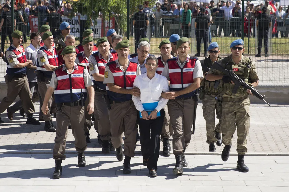 fetonun-guncel-yapilanmasina-agir-darbe-kemal-batmazin-kizi-esma-batmaz-ve-hilal-koseoglu-tutuklandi-1788188276463.jpg FETÖ’nün güncel yapılanmasına ağır darbe! Kemal Batmaz’ın kızı Esma Batmaz ve Hilal Köseoğlu tutuklandı - 1