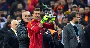 Muslera Galatasaray tarihine geçti