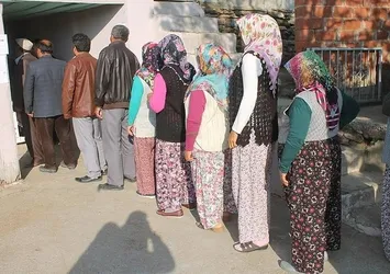12 seçmenin oy kullanma işlemi 12 dakika sürdü