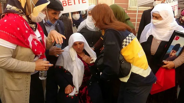 Evlat nöbetine katılan aile sayısı 200 oldu! Bir anne baygınlık geçirdi - 4