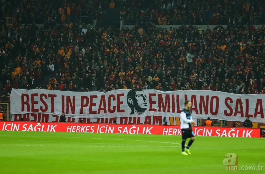 Galatasaray taraftarlarından anlamlı pankartlar 2