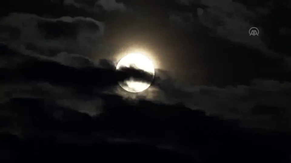 İstanbul’da Dolunay görsel şölen oluşturdu