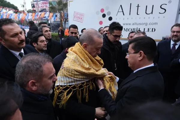 1675528835505.jpg Başkan Erdoğan'dan Aydın'da vatandaşa anlamlı hediye: "Ömrümün sonuna kadar saklayacağım" - 1