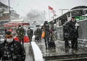 Meteoroloji'den 19 kente sarı ve turuncu kodlu uyarı! İstanbul için saat verildi! Kar fırtınası geliyor | AFAD'dan 'dışarı çıkmayın' açıklaması