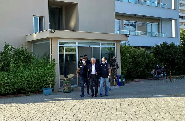 son-dakika-pkk-sorusturmasinda-chpli-mersin-buyuksehir-belediyesi-personeli-18-kisi-icin-operasyon-1664345477987.jpg Son dakika: PKK soruşturmasında CHP'li Mersin Büyükşehir Belediyesi personeli 18 kişi için operasyon! - 4