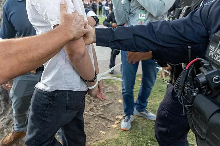 abdde-guney-california-universitesinde-polis-gazze-dayanisma-kampini-dagitti-1714933118906.jpeg ABD'de Gazze direnişi! Polis Güney California Üniversitesi'nde Gazze Dayanışma Kampı'nı dağıttı - 4