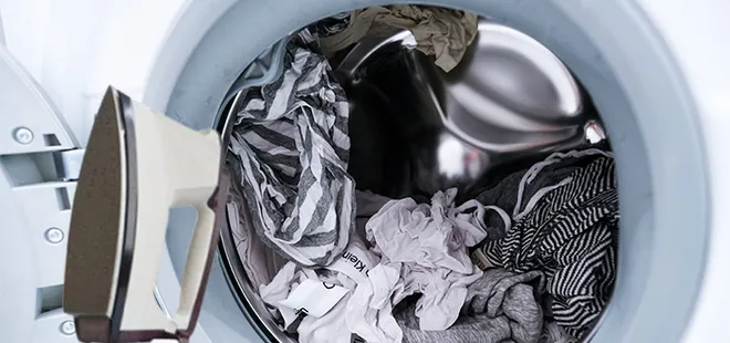 Ütü derdine son verdiren yöntem! Çamaşır makinesine 2 tane atmanız yeterli