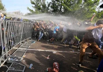 'Macar güvenlik güçleri sığınmacılara şiddet uyguladı'