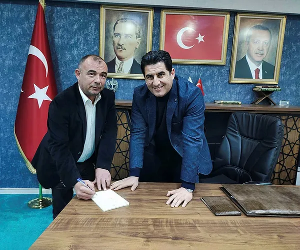 İYİ Parti’den istifa edip AK Parti’ye katıldı! İlçe Meclisinde dengeleri değiştiren ayrılık...