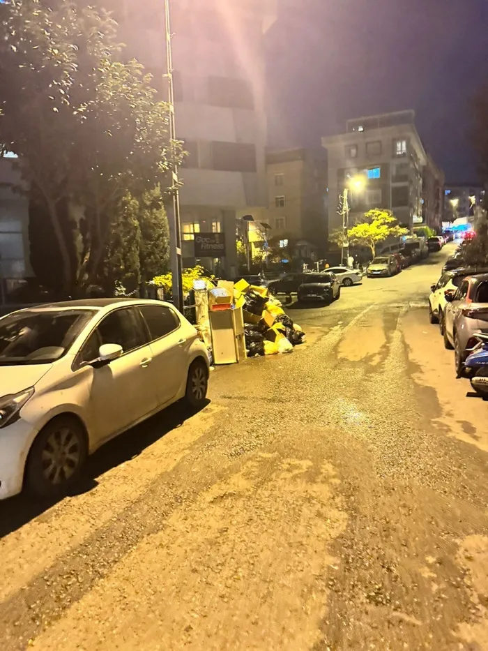 Maltepe’de sıra sıra çöp dağları! Bölge halkından CHP’li belediyeye büyük isyan