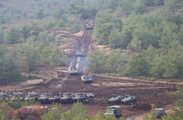 Yunanistan tutuştu! ’Türkiye bize saldıracak buna izin verecek misiniz?’
