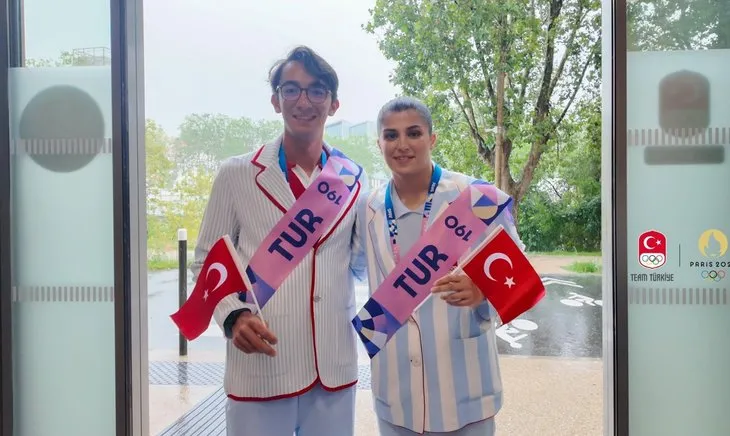 Paris’te millilerimiz sahnede! Ay yıldızlı bayrağımız geçit yaptılar | Törenden guru dolu anlar