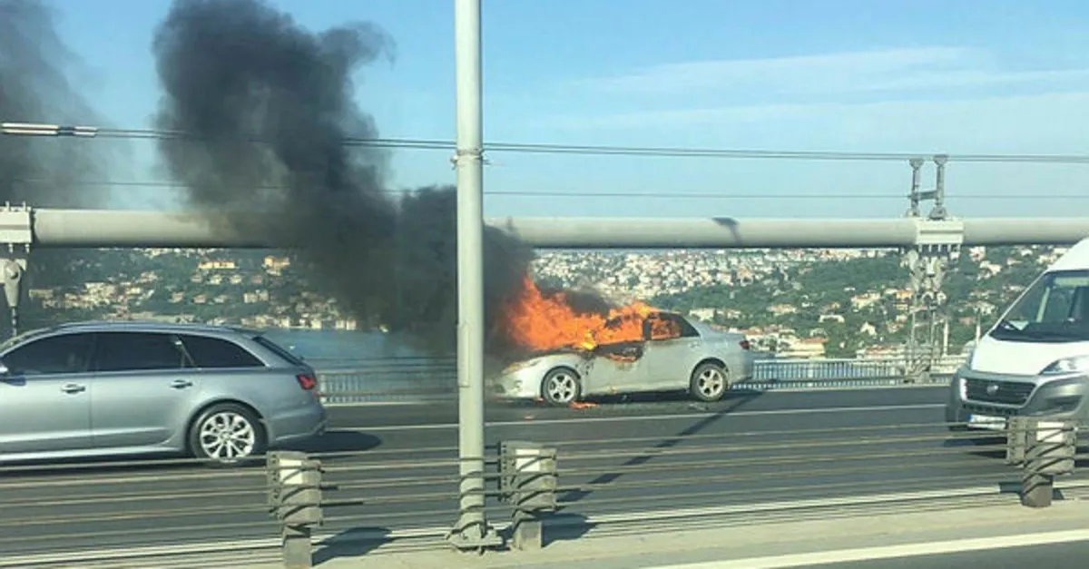 15 Temmuz Şehitler Köprüsü'nde önce aracını ateşe verdi! Sonra köprüden atladı