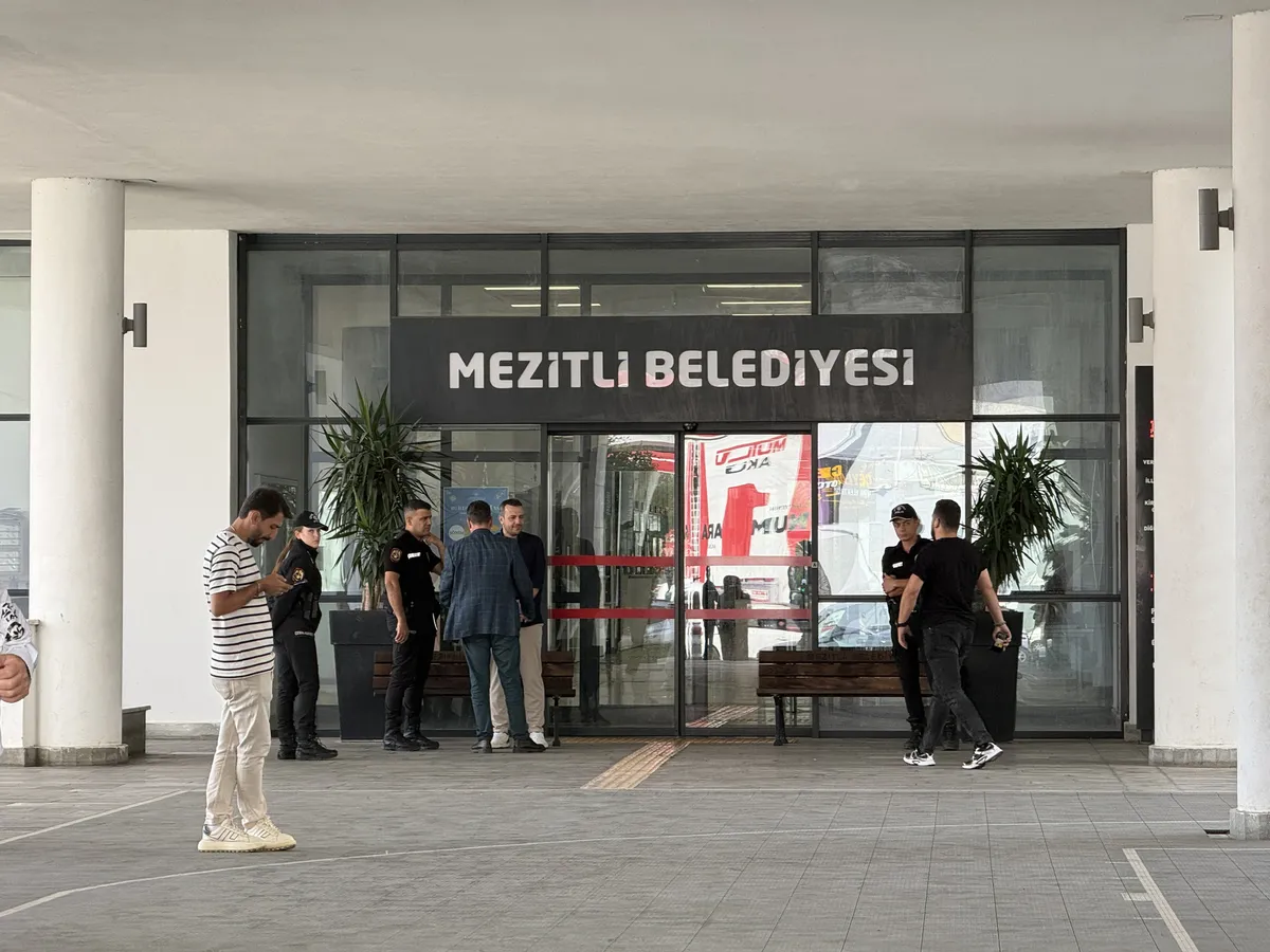Mersin Mezitli'de akılalmaz rüşvet çarkı: "5 milyonu vazoya koyup eşimin odasına bırak!" - 1
