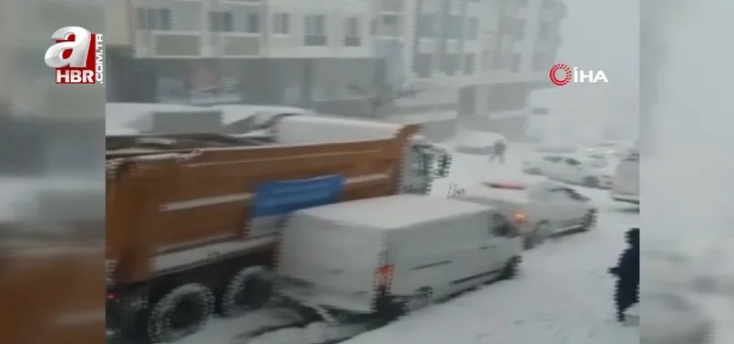 İBB'nin kar küreme aracı ortalığı savaş alanına çevirdi