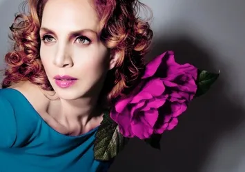 Sertab Erener'den konser gelirini şehit ailelerine bağışladı