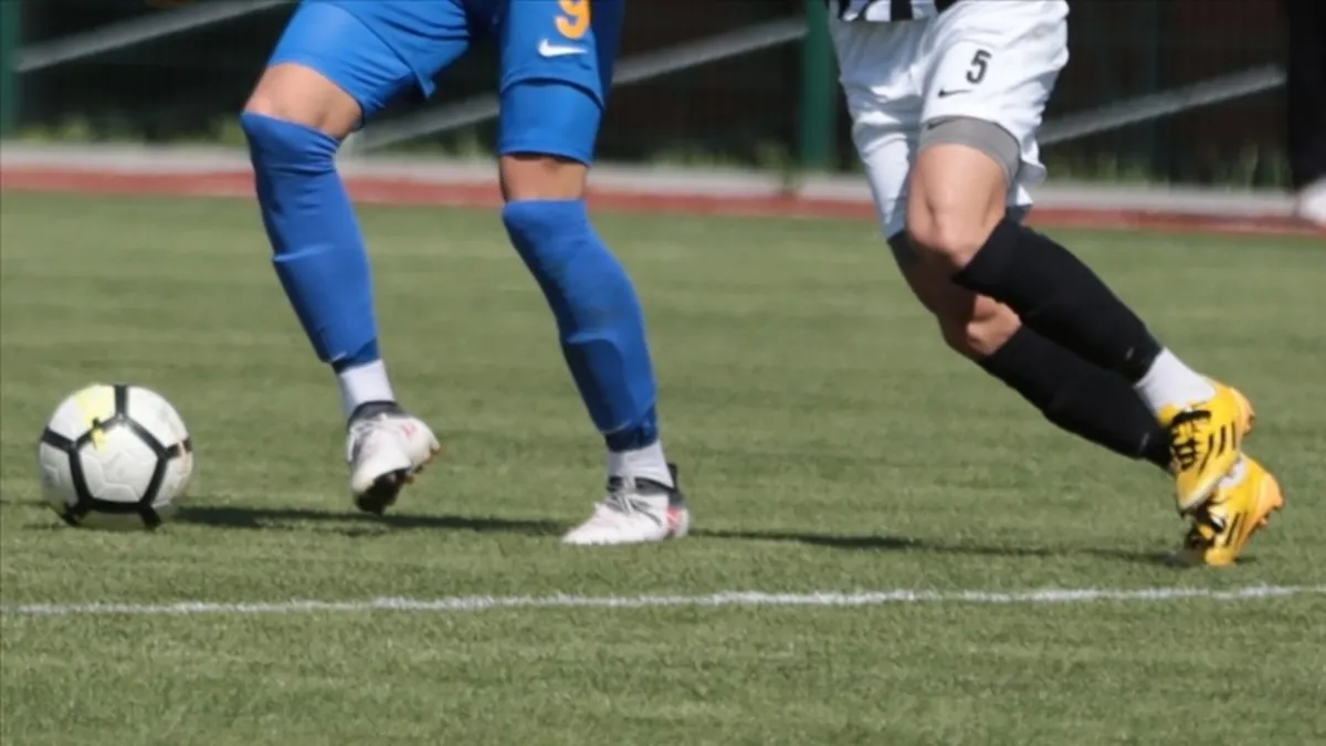 Küçükçekmece’de maç sonrası gerginlik! Öfkeli grubu polis zorlukla ayırdı