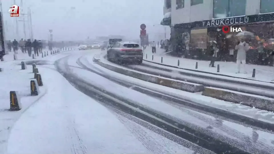 Taksim karla kaplandı