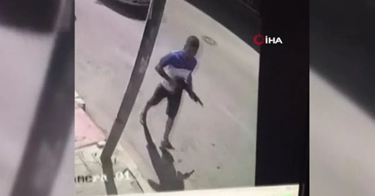 İzmir'de alacaklıların kavgasında silahlar konuştu: 1'i ağır 3 yaralı | Pompalı tüfekli kavga güvenlik kamerasına yansıdı