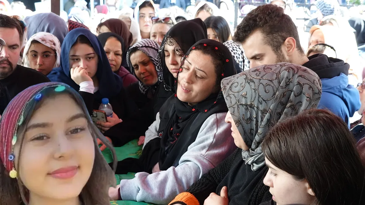 Taciz mağduru Tuana'ya acı veda! Gözyaşları sel oldu: Yavrum kalk, bana sarıl