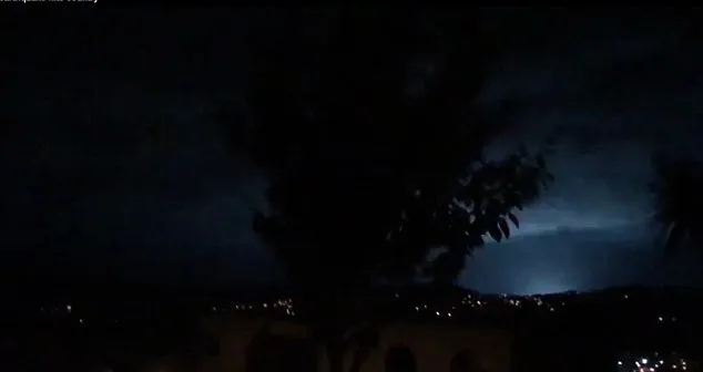 Depremlerle sarsılan Yeni Zelanda'da gökyüzünde oluşan dev ışık - 1