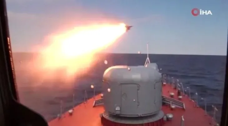 Son dakika | Rusya’dan ses getiren tatbikat! Denizden atılan füzelerle vurdular! İşte o anlar