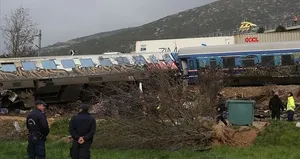 İran’da tren raydan çıktı: 30 yaralı