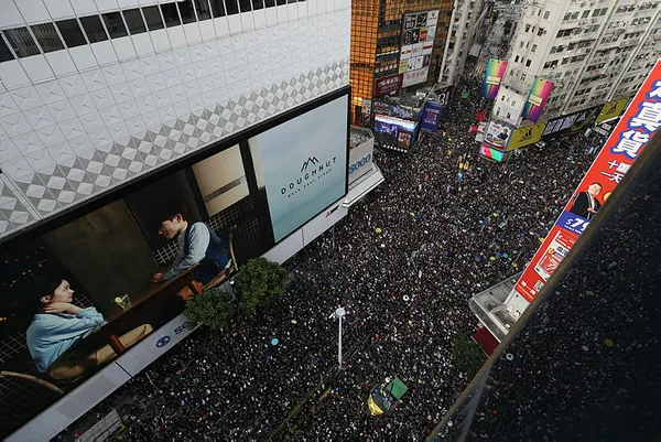 Hong Kong'da sokaklar karıştı! - 4