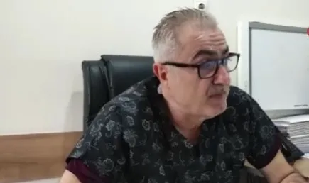 doktor-hayatinin-sokunu-yasadi-erkek-hastaya-gebelik-baska-bir-hastaya-olu-ve-calisir-raporu-verildi-1667568461416.jpg Doktor hayatının şokunu yaşadı! Erkek hastaya “gebelik”, başka bir hastaya "ölü ve çalışır" raporu verildi - 3