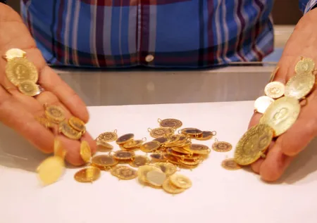 Altın fiyatları hareketli! 30 Nisan gram, çeyrek, tam altın fiyatları ne kadar, kaç TL oldu? Canlı rakamlar