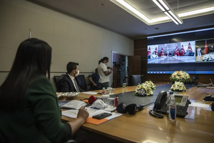 Siyasi partiler video konferans aracılığıyla bayramlaştı