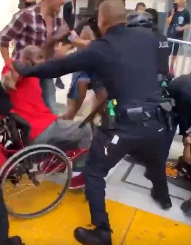 ABD polisinden engelli vatandaşa şiddet - 1